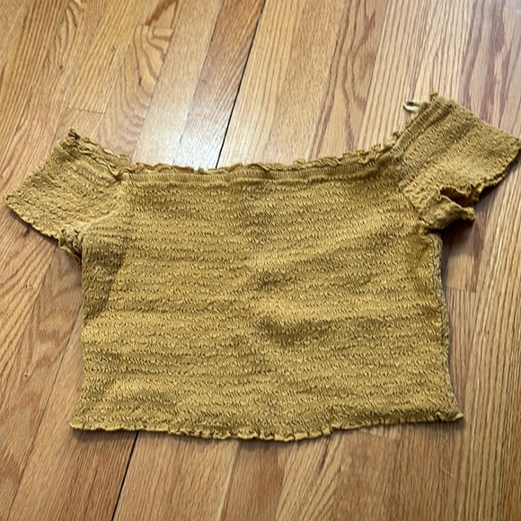 Yellow off the shoulder crop top! Perfect for any night out - Picture 2 of 2